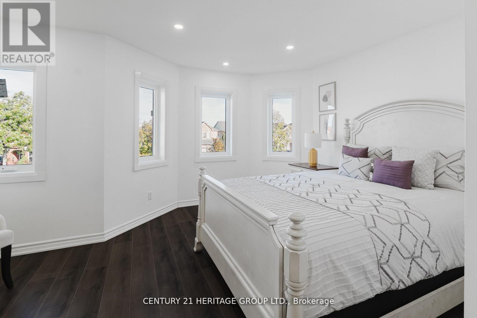 601 Mcbean Avenue, Newmarket (Stonehaven-Wyndham), Ontario  L3X 2L5 - Photo 21 - N12638592