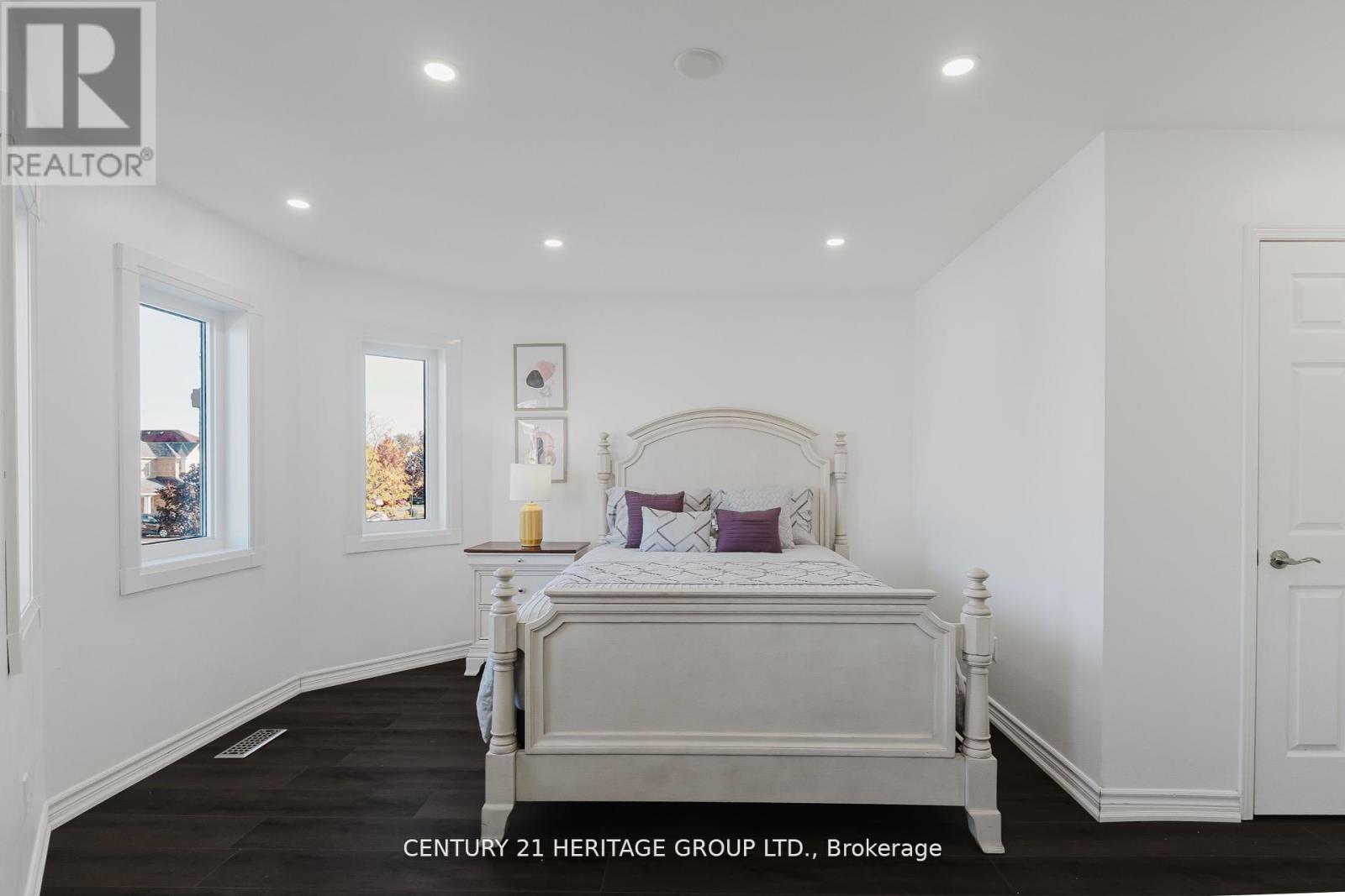 601 Mcbean Avenue, Newmarket (Stonehaven-Wyndham), Ontario  L3X 2L5 - Photo 22 - N12638592