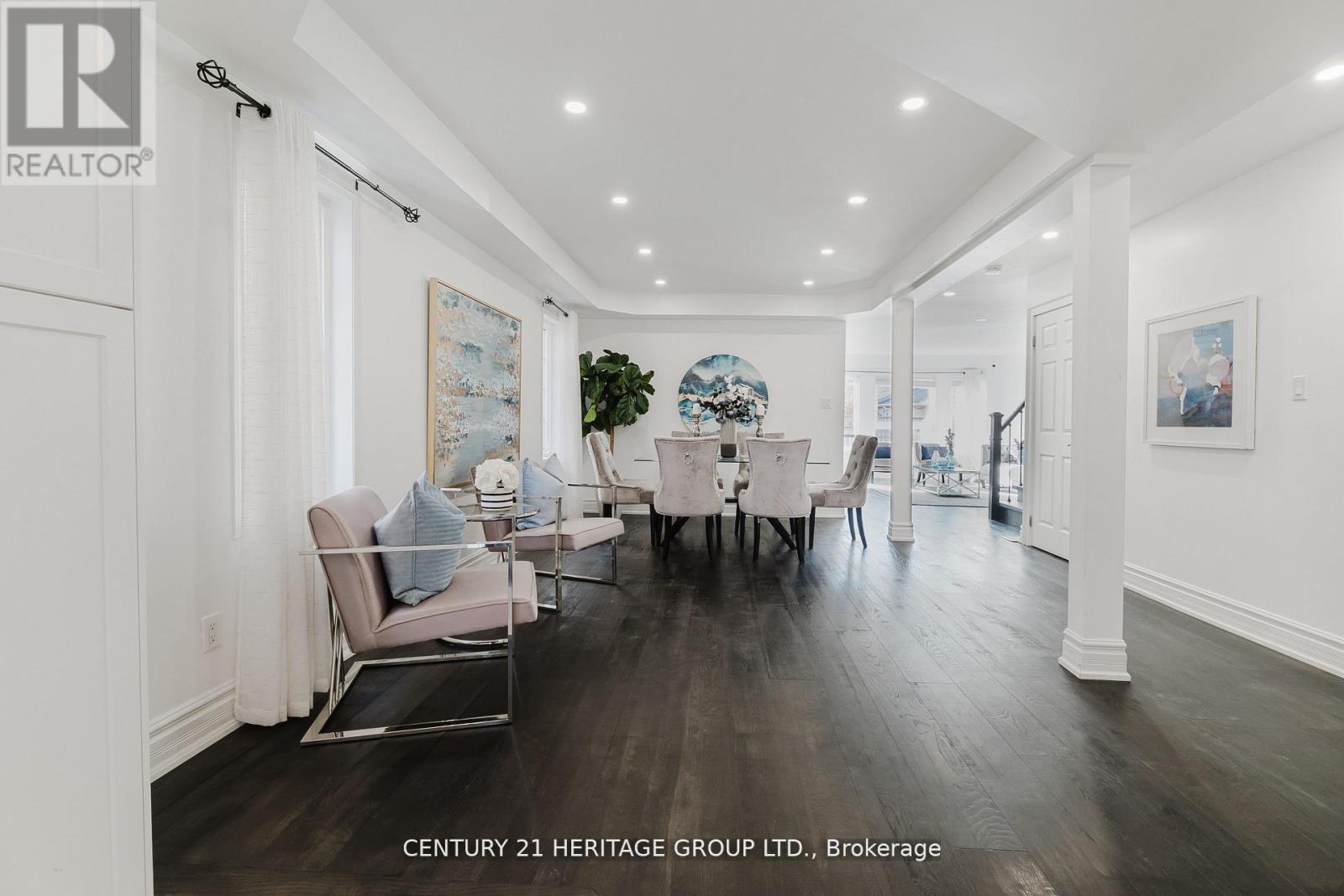 601 Mcbean Avenue, Newmarket (Stonehaven-Wyndham), Ontario  L3X 2L5 - Photo 3 - N12638592