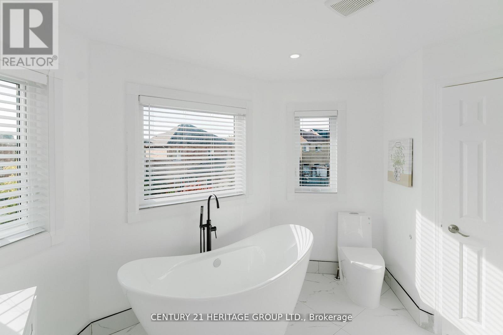 601 Mcbean Avenue, Newmarket (Stonehaven-Wyndham), Ontario  L3X 2L5 - Photo 32 - N12638592