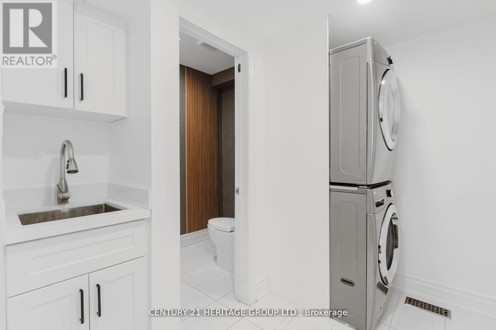 601 Mcbean Avenue, Newmarket (Stonehaven-Wyndham), Ontario  L3X 2L5 - Photo 33 - N12638592