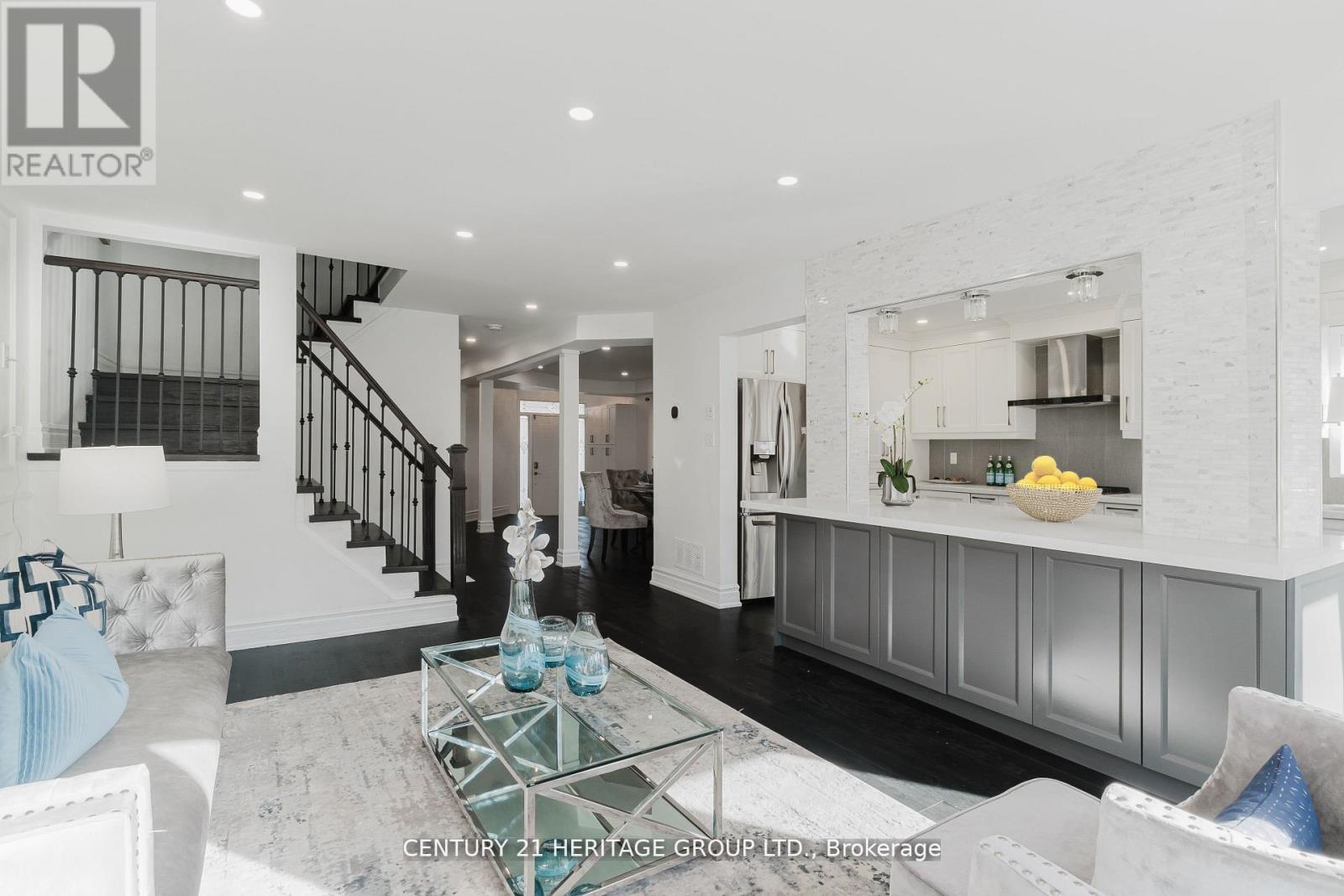 601 Mcbean Avenue, Newmarket (Stonehaven-Wyndham), Ontario  L3X 2L5 - Photo 8 - N12638592