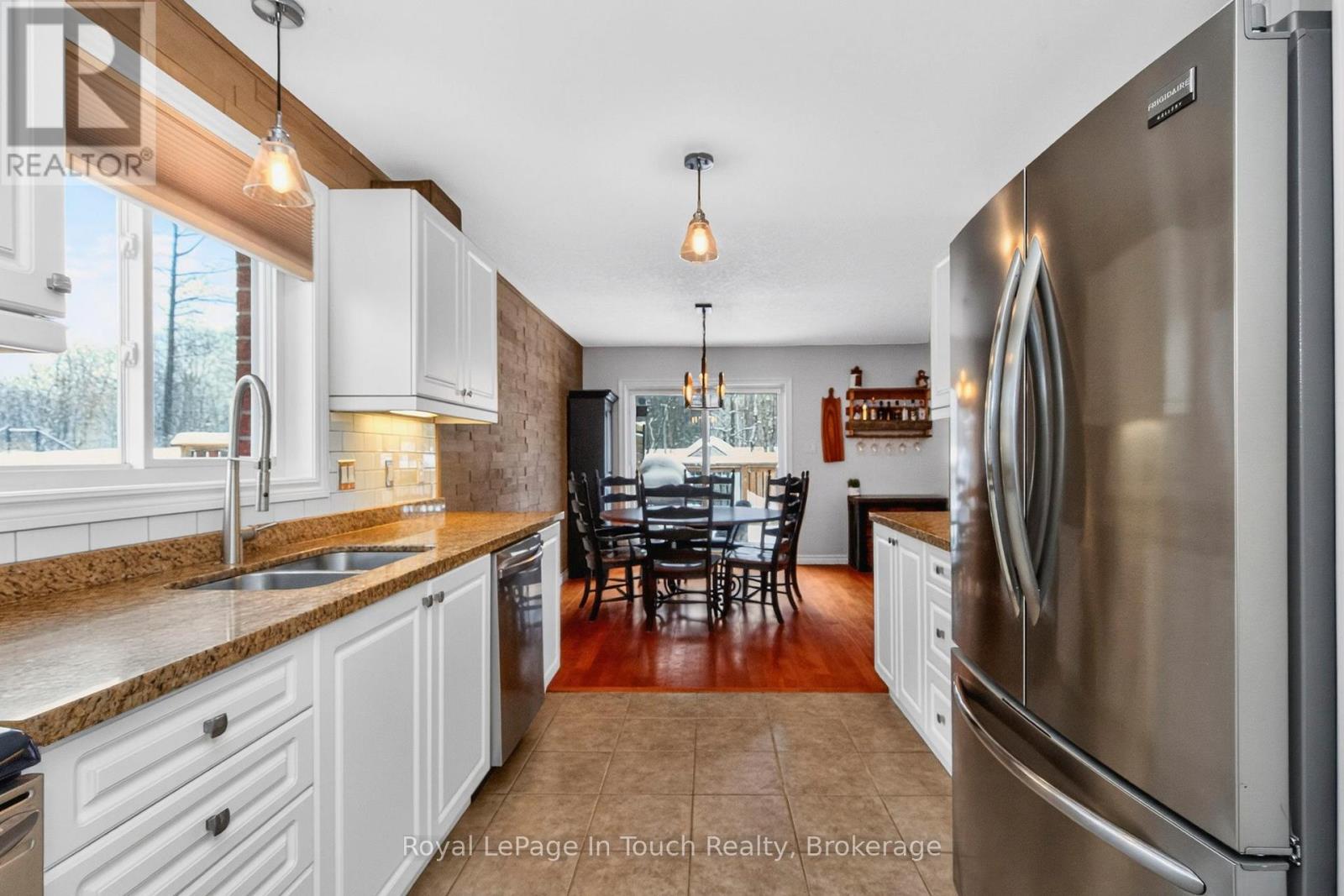 13 Hunter Avenue, Tay (Victoria Harbour), Ontario  L0K 2A0 - Photo 11 - S12638618