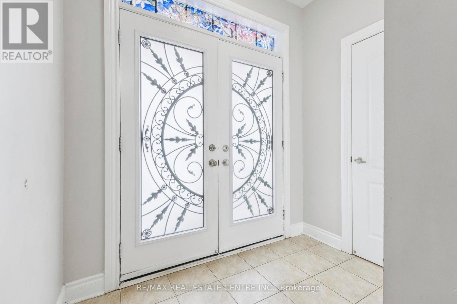 495 Mockridge Terrace N, Milton (Ha Harrison), Ontario  L9T 7V2 - Photo 4 - W12638544