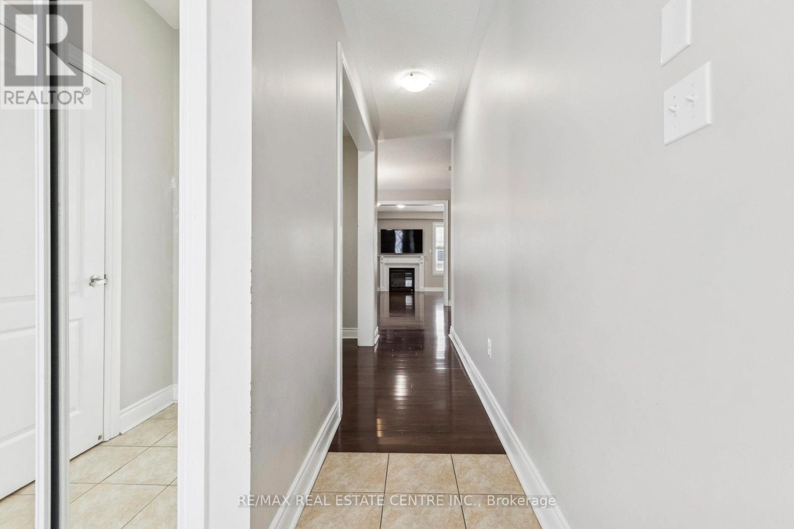 495 Mockridge Terrace N, Milton (Ha Harrison), Ontario  L9T 7V2 - Photo 5 - W12638544