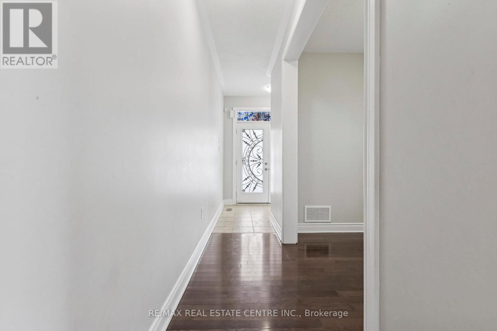 495 Mockridge Terrace N, Milton (Ha Harrison), Ontario  L9T 7V2 - Photo 6 - W12638544