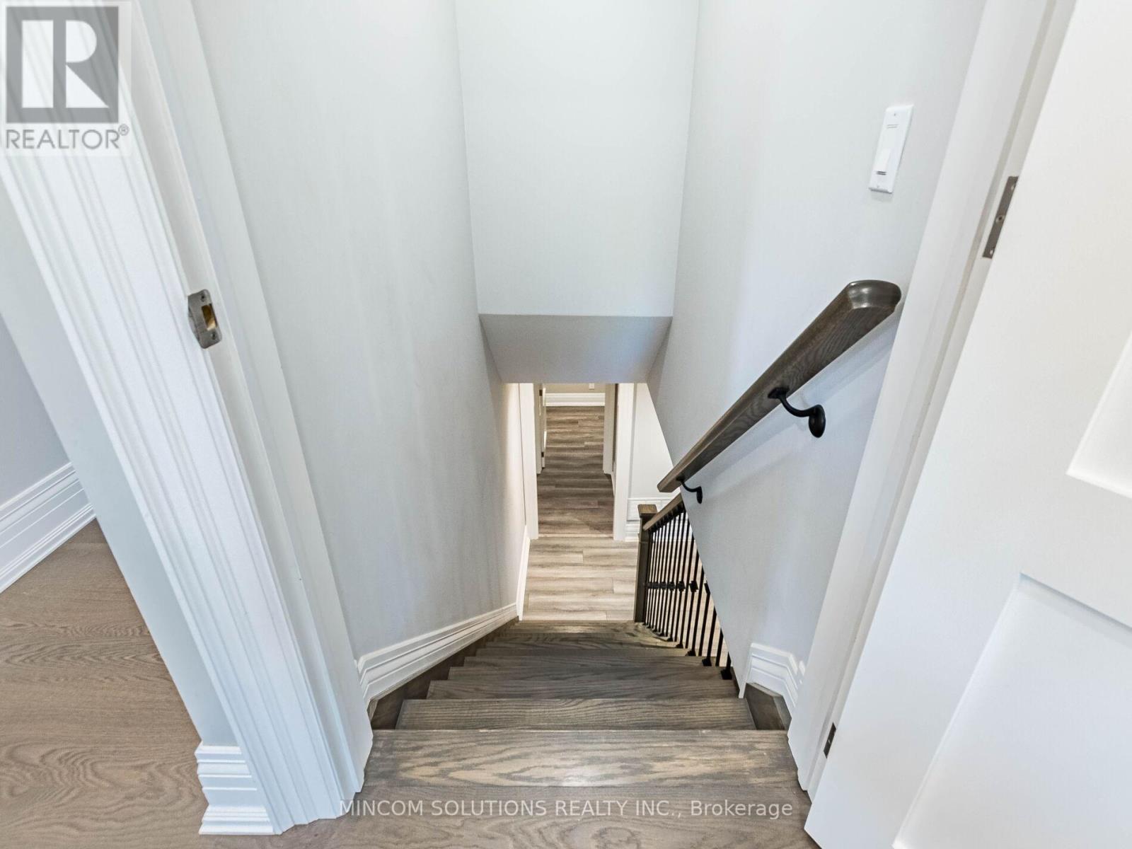 37 Suburban Drive, Mississauga, Ontario  L5N 1G8 - Photo 22 - W12638566