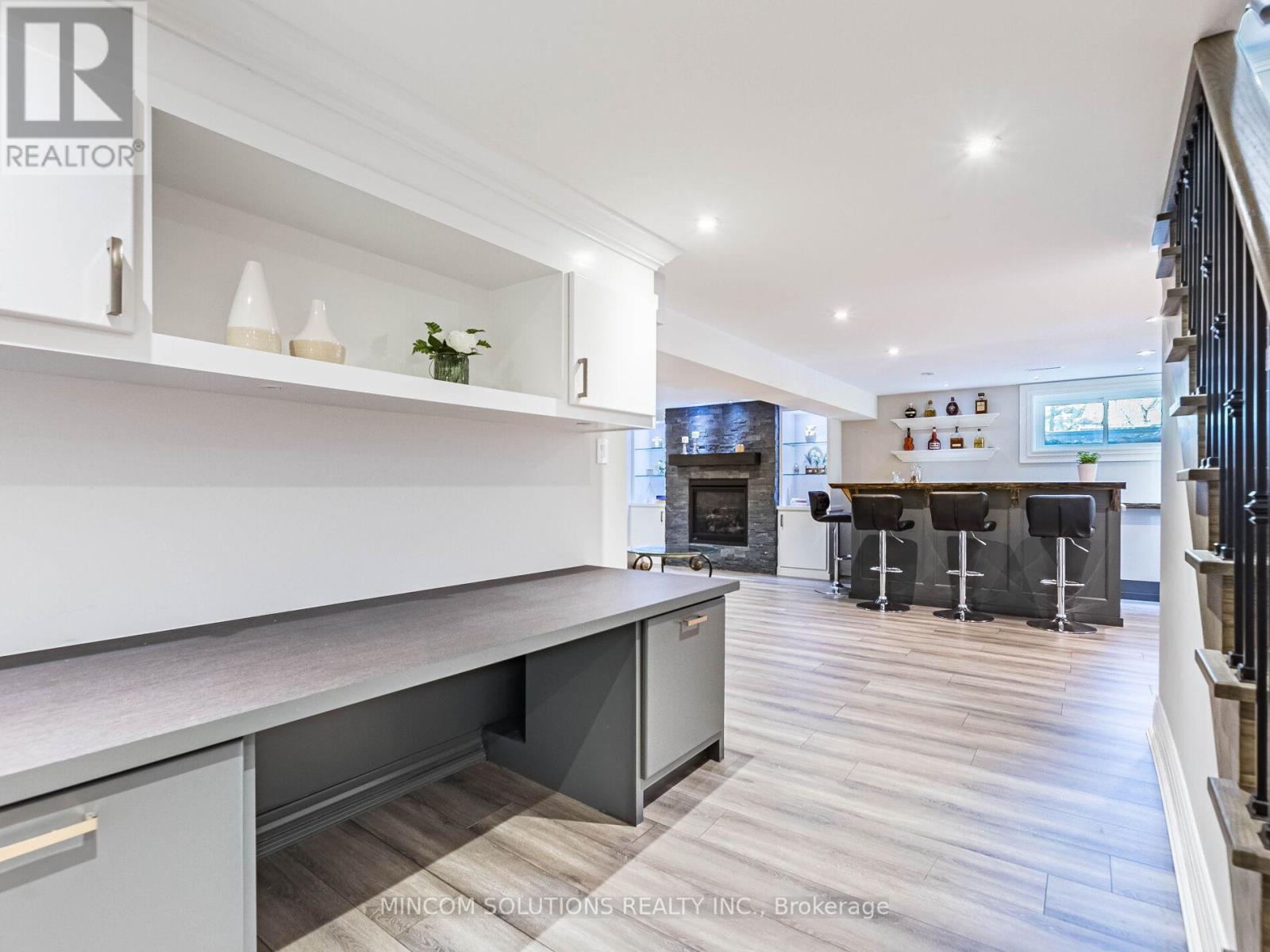 37 Suburban Drive, Mississauga, Ontario  L5N 1G8 - Photo 23 - W12638566