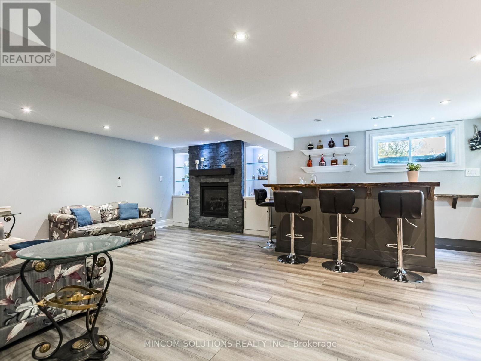 37 Suburban Drive, Mississauga, Ontario  L5N 1G8 - Photo 24 - W12638566