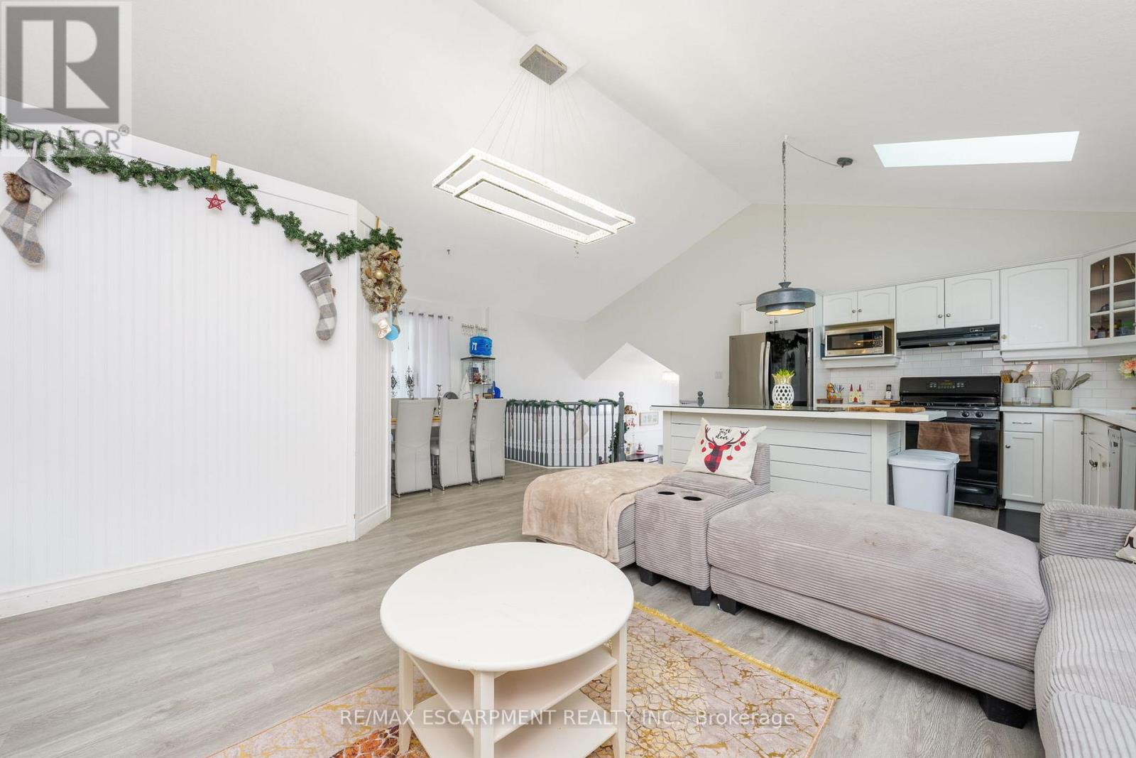 85 Biscayne Crescent, Orangeville, Ontario  L9W 5E1 - Photo 17 - W12638570