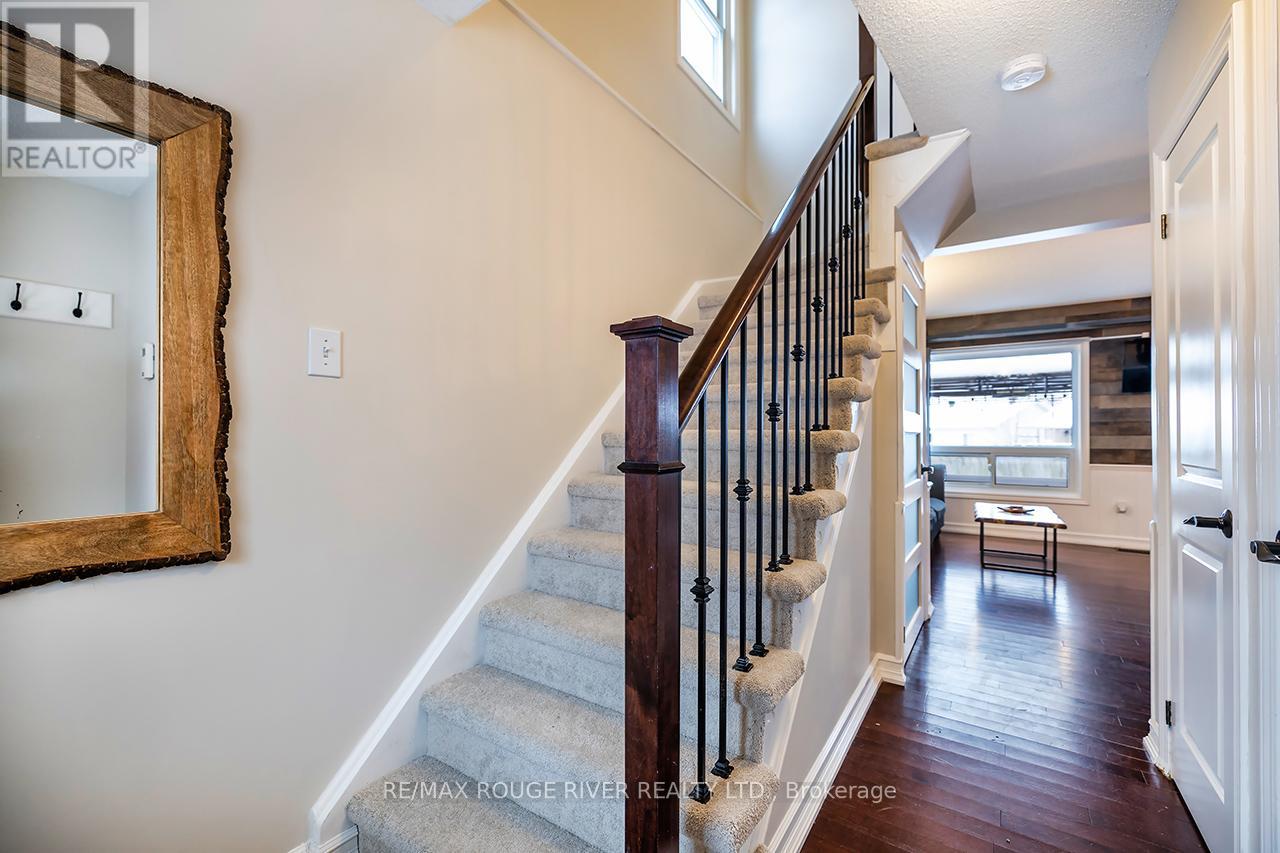 29 Elford Drive, Clarington, Ontario  L1C 4R3 - Photo 4 - E12638616