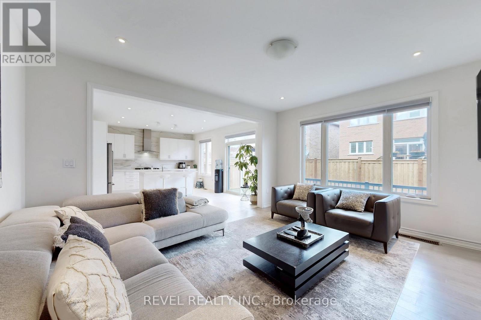 234 Wesmina Avenue, Whitchurch-Stouffville, Ontario  L4A 5C2 - Photo 4 - N12638670