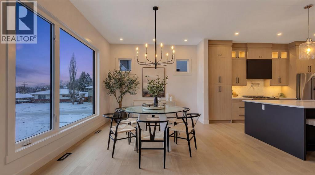 42 Collingwood Place Nw, Calgary, Alberta  T2L 0P9 - Photo 3 - A2251770