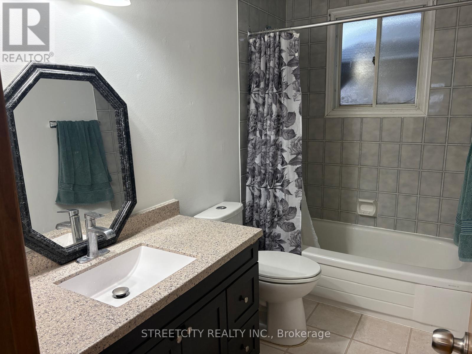 34 Glenroy Road, London South, Ontario  N5Z 3K9 - Photo 12 - X12638642