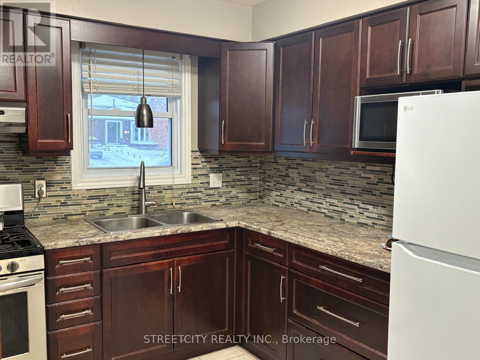 34 Glenroy Road, London South, Ontario  N5Z 3K9 - Photo 5 - X12638642