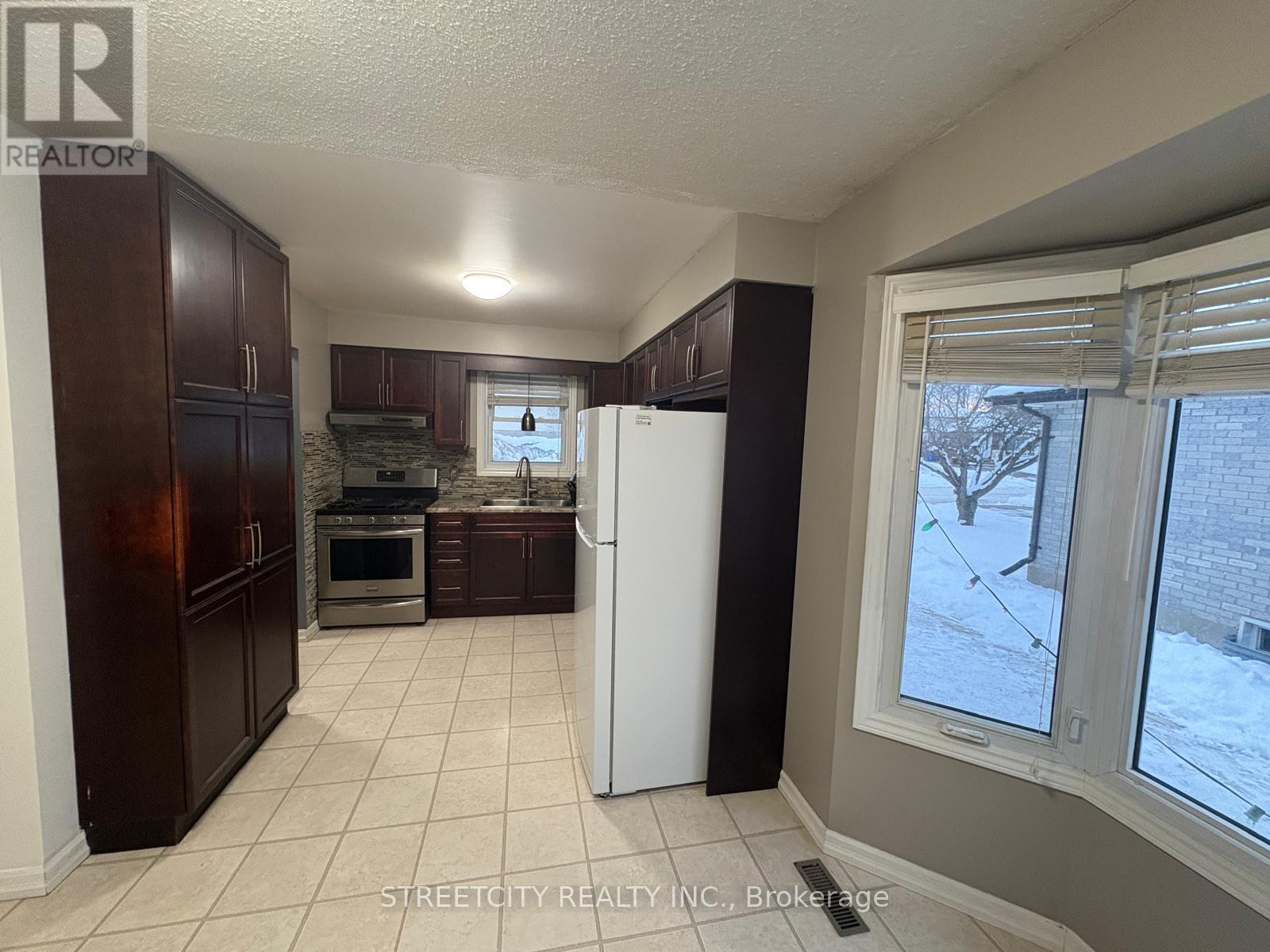 34 Glenroy Road, London South, Ontario  N5Z 3K9 - Photo 6 - X12638642