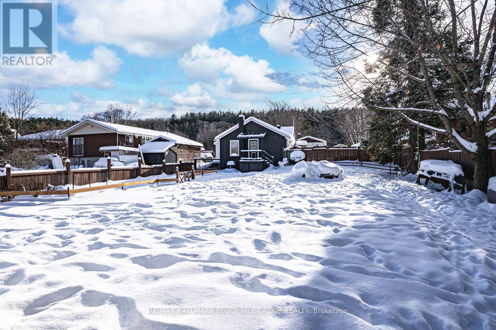 141 Poyntz Street, Penetanguishene, Ontario  L9M 1P5 - Photo 11 - S12483542