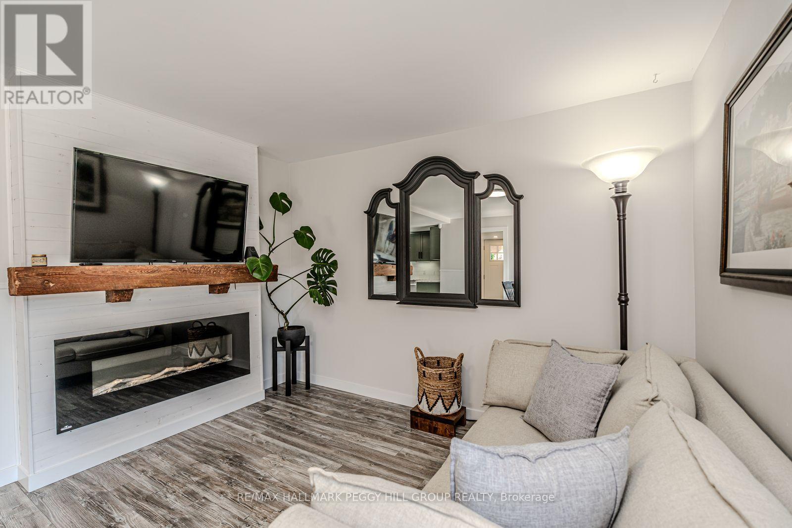 141 Poyntz Street, Penetanguishene, Ontario  L9M 1P5 - Photo 3 - S12483542