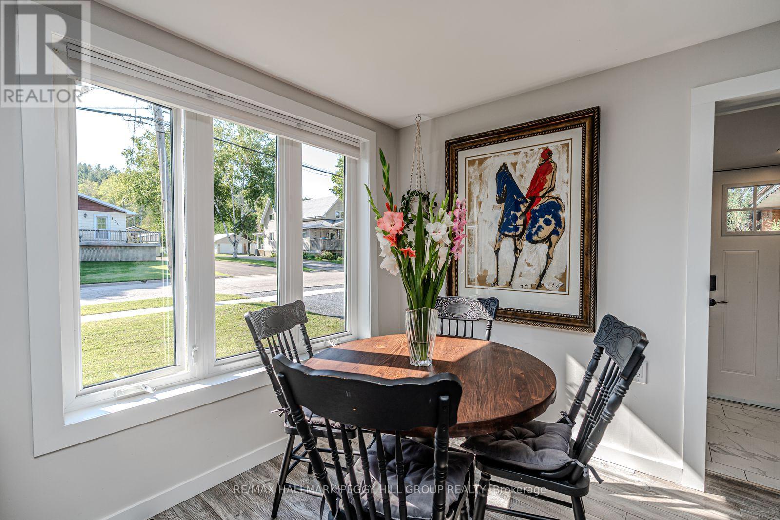 141 Poyntz Street, Penetanguishene, Ontario  L9M 1P5 - Photo 5 - S12483542