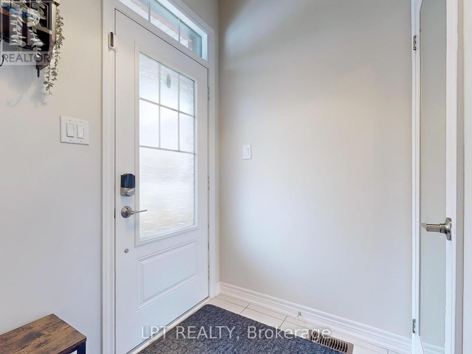 10 Snowberry Lane, Hamilton, Ontario  L8K 0A4 - Photo 3 - X12638572