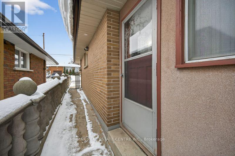 Lower Lvl - 44 Aldridge Street, Hamilton, Ontario  L9C 2T2 - Photo 2 - X12638590