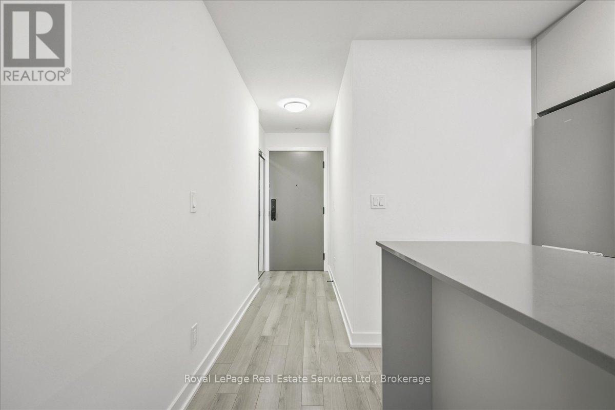 910b - 3071 Trafalgar Road, Oakville, Ontario  L6H 8C6 - Photo 5 - W12638632