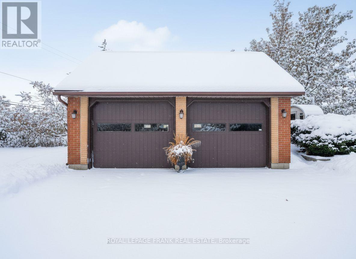 234 Angeline Street N, Kawartha Lakes (Lindsay), Ontario  K9V 5E9 - Photo 4 - X12468897