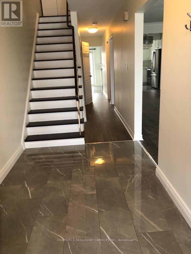 Upper - 81 Virginia Avenue, Toronto, Ontario  M4C 2S8 - Photo 3 - E12638650