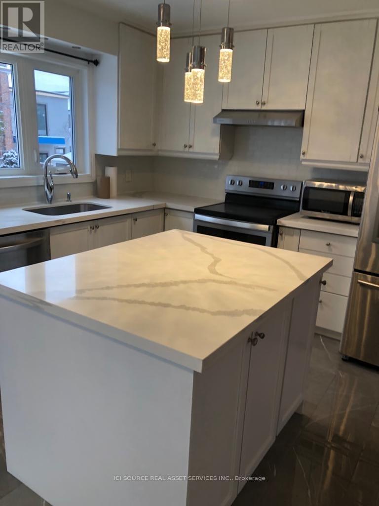 Upper - 81 Virginia Avenue, Toronto, Ontario  M4C 2S8 - Photo 7 - E12638650