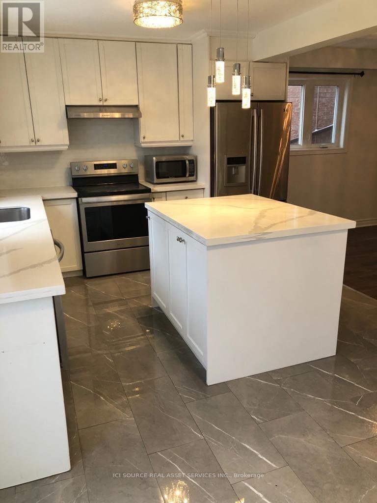 Upper - 81 Virginia Avenue, Toronto, Ontario  M4C 2S8 - Photo 8 - E12638650