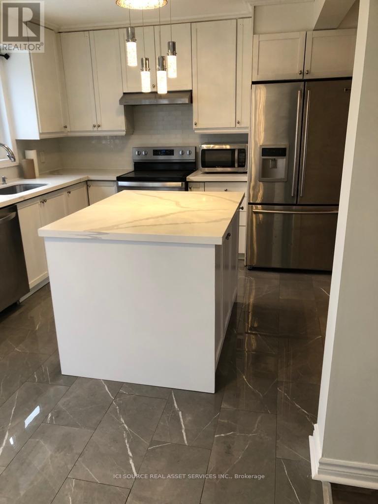 Upper - 81 Virginia Avenue, Toronto, Ontario  M4C 2S8 - Photo 9 - E12638650