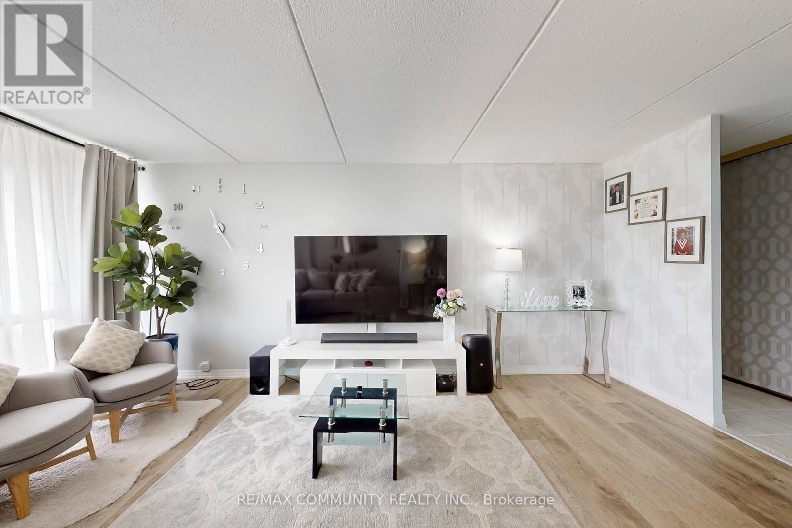 213 - 2 Glamorgan Avenue, Toronto, Ontario  M1P 2M8 - Photo 11 - E12638678