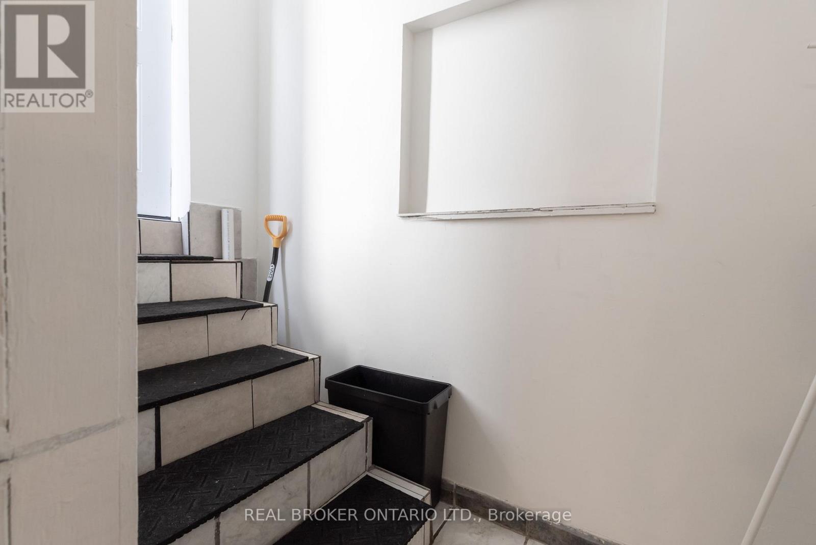 Lower - 371 Jones Avenue, Toronto, Ontario  M4J 3G5 - Photo 2 - E12638752