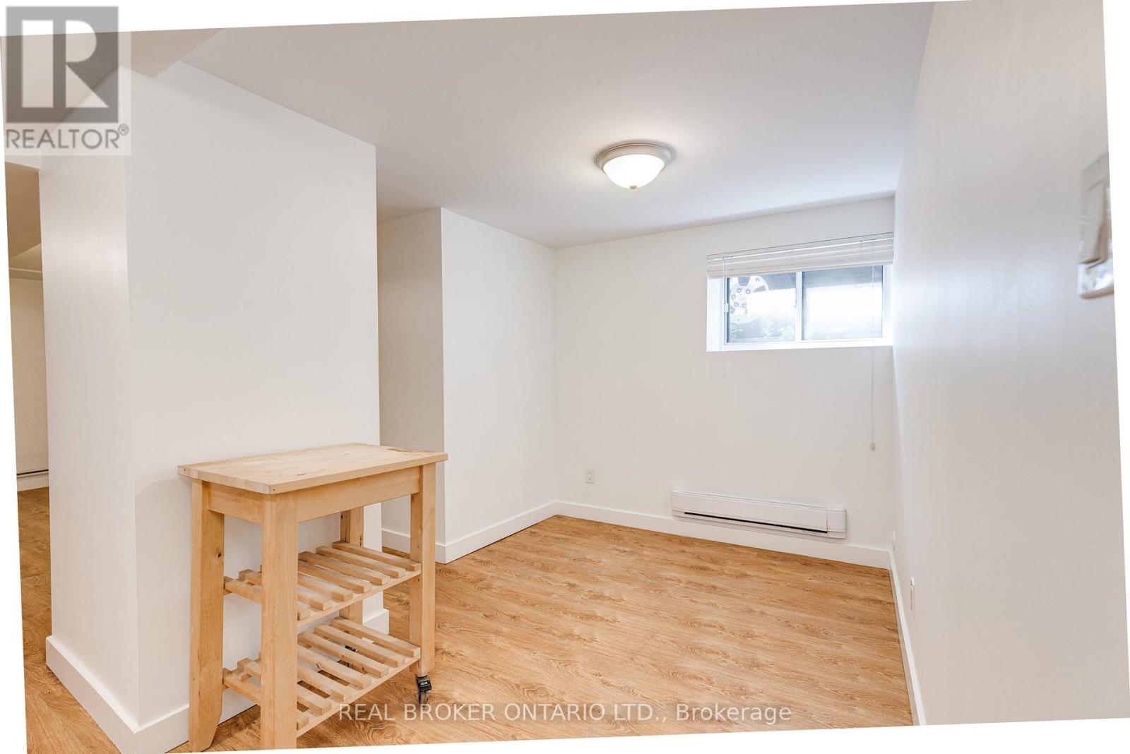 Lower - 371 Jones Avenue, Toronto, Ontario  M4J 3G5 - Photo 7 - E12638752