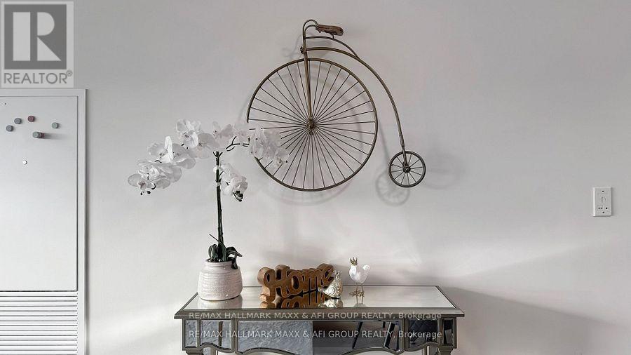 1207 - 12 Gandhi Lane, Markham (Commerce Valley), Ontario  L3T 0G8 - Photo 17 - N12638696