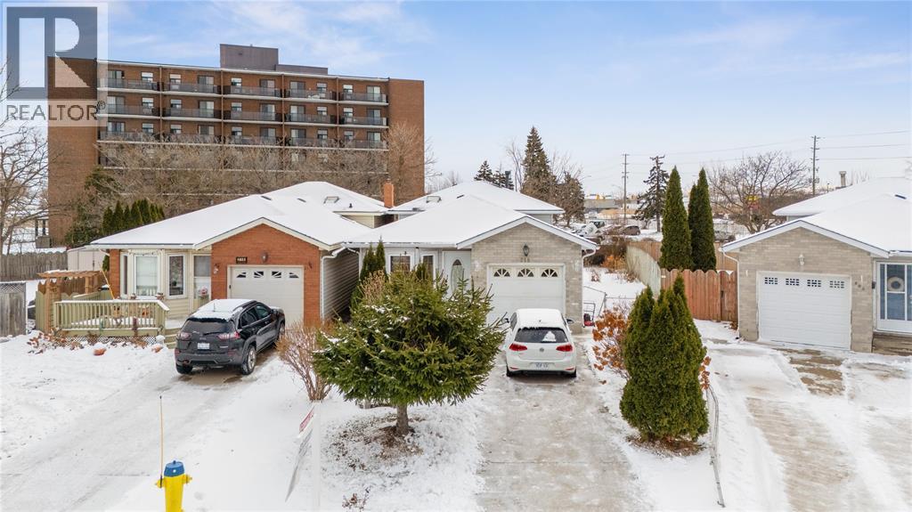 218 Oakburne Place, Sarnia, Ontario  N7S 4X3 - Photo 2 - 25031779