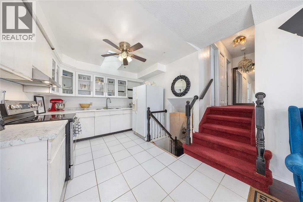 218 Oakburne Place, Sarnia, Ontario  N7S 4X3 - Photo 9 - 25031779