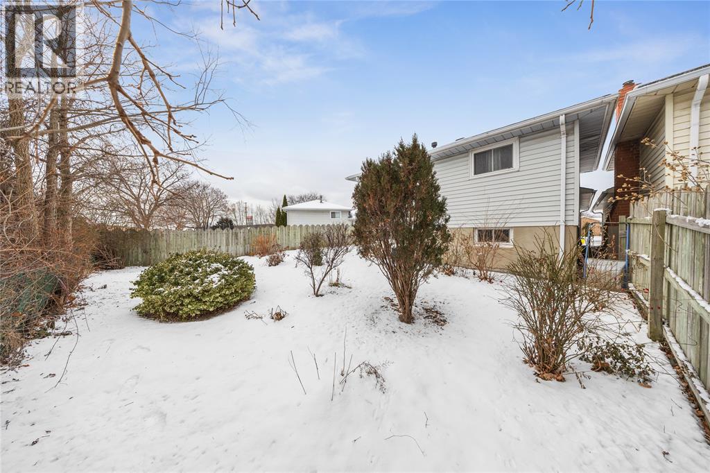 218 Oakburne Place, Sarnia, Ontario  N7S 4X3 - Photo 21 - 25031779