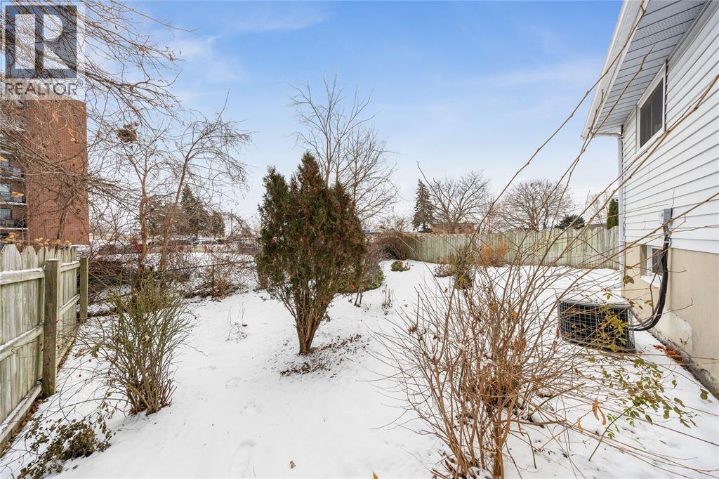 218 Oakburne Place, Sarnia, Ontario  N7S 4X3 - Photo 20 - 25031779