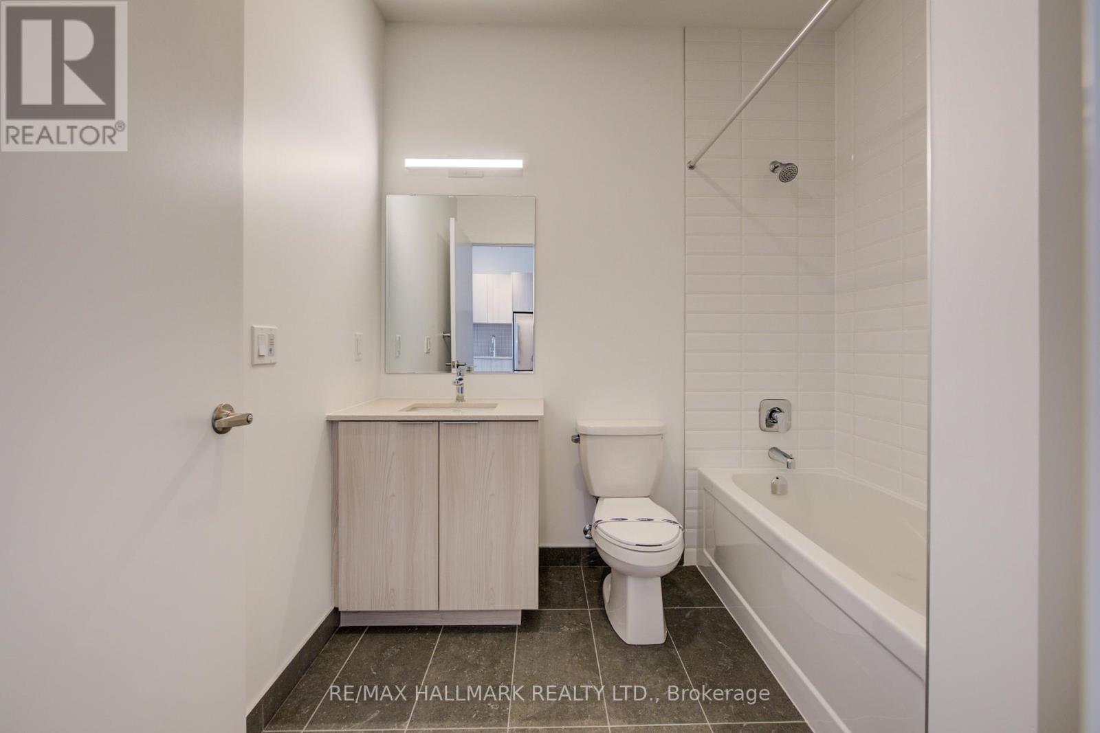 720 Whitlock Avenue, Milton, Ontario L9E 1S2 - Photo 12 - W12638552