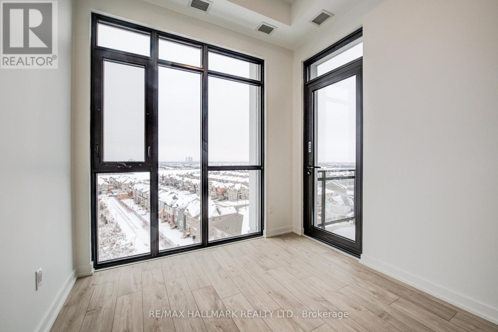 720 Whitlock Avenue, Milton, Ontario L9E 1S2 - Photo 8 - W12638552