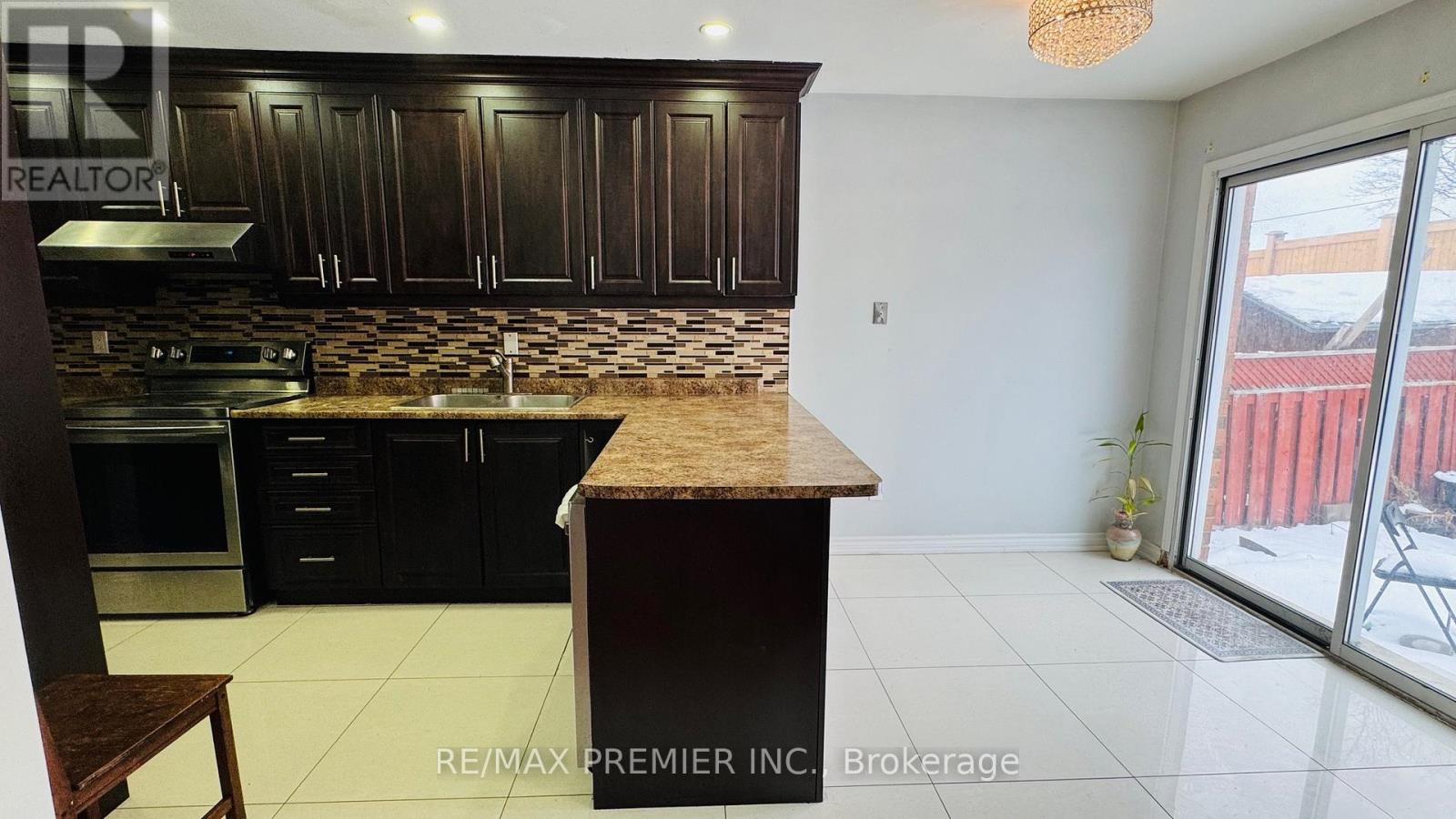 67 Sal Circle, Brampton, Ontario  L6R 1H6 - Photo 8 - W12610320