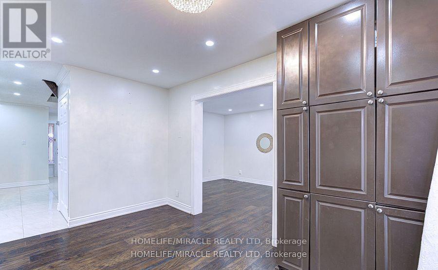 55 Castlehill Road, Brampton, Ontario  L6X 4C9 - Photo 13 - W12638610