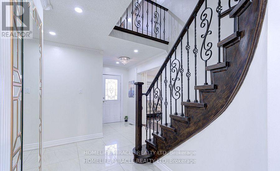 55 Castlehill Road, Brampton, Ontario  L6X 4C9 - Photo 15 - W12638610