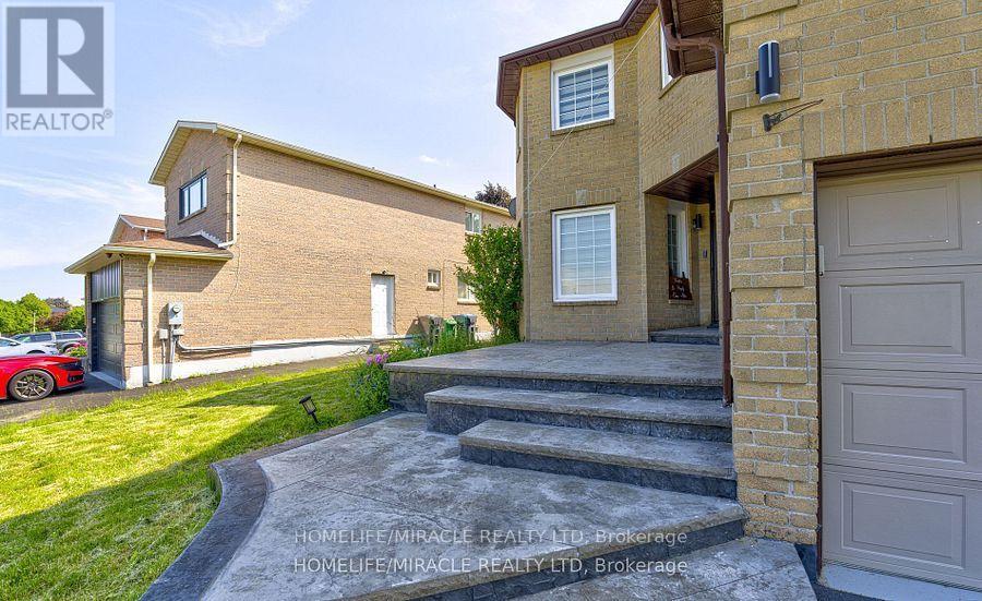 55 Castlehill Road, Brampton, Ontario  L6X 4C9 - Photo 2 - W12638610