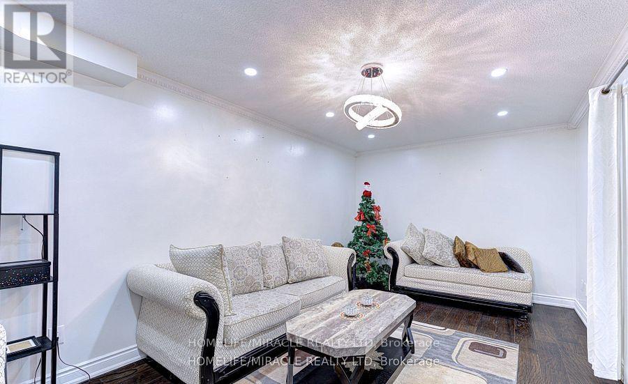 55 Castlehill Road, Brampton, Ontario  L6X 4C9 - Photo 5 - W12638610