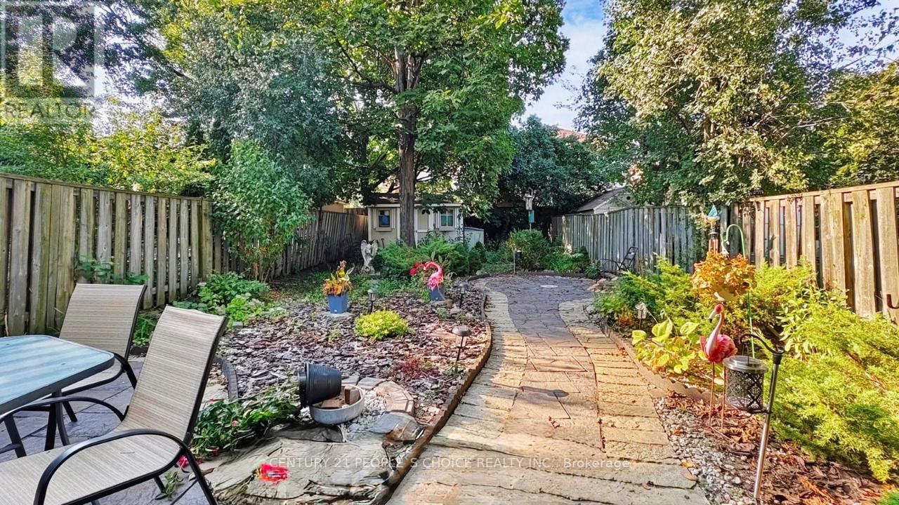 7275 Corrine Crescent, Mississauga, Ontario  L5N 5C3 - Photo 24 - W12638662