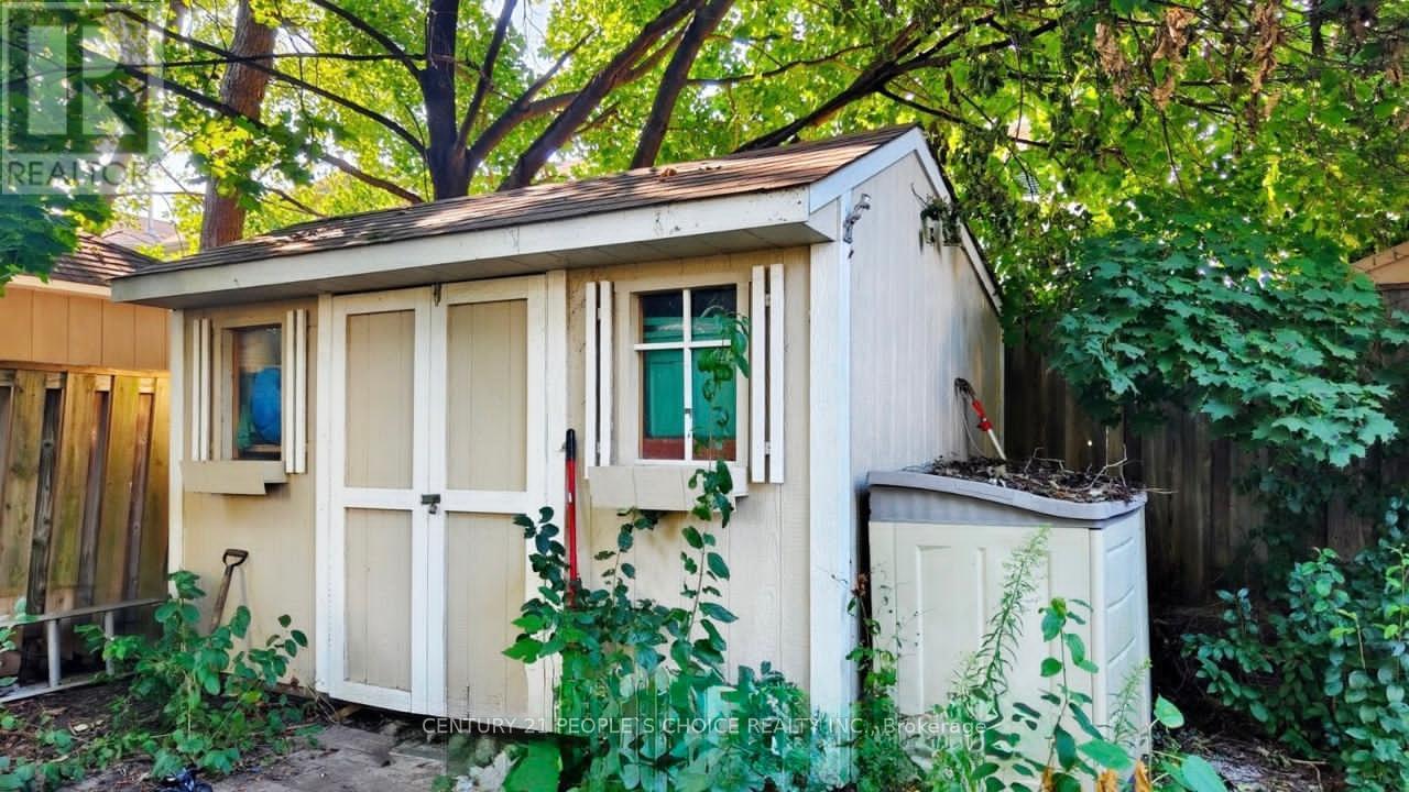 7275 Corrine Crescent, Mississauga, Ontario  L5N 5C3 - Photo 26 - W12638662