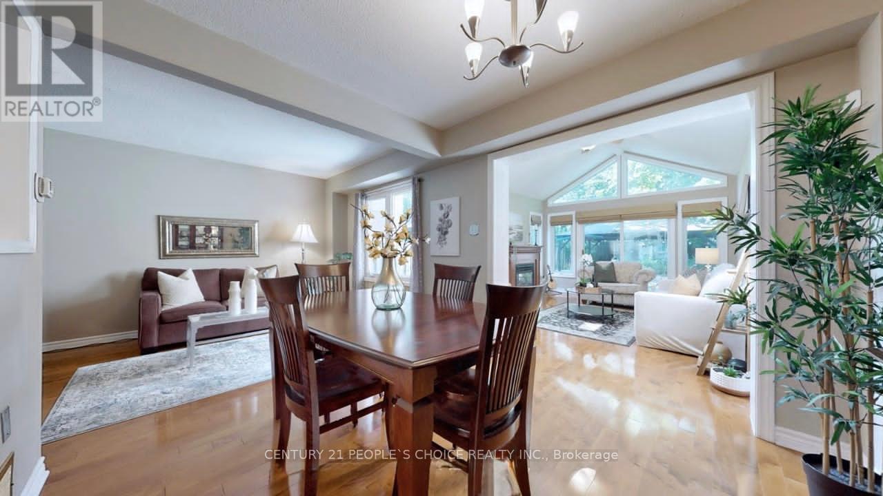 7275 Corrine Crescent, Mississauga, Ontario  L5N 5C3 - Photo 5 - W12638662