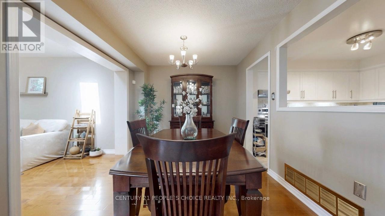 7275 Corrine Crescent, Mississauga, Ontario  L5N 5C3 - Photo 8 - W12638662